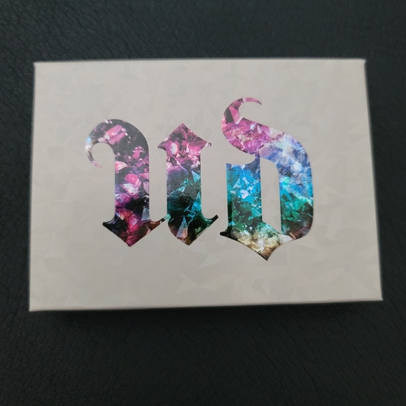 ❌️SOLD 🟣2/$40 - URBAN DECAY Stoned vibes mini eyeshadow palette - Picture 4 of 6